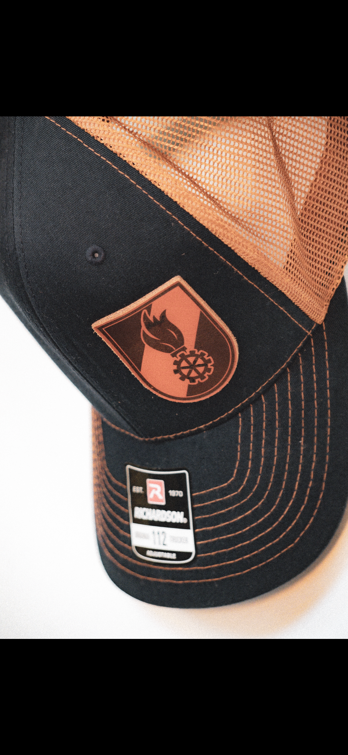 Richardson 112 in Caramel/Navy