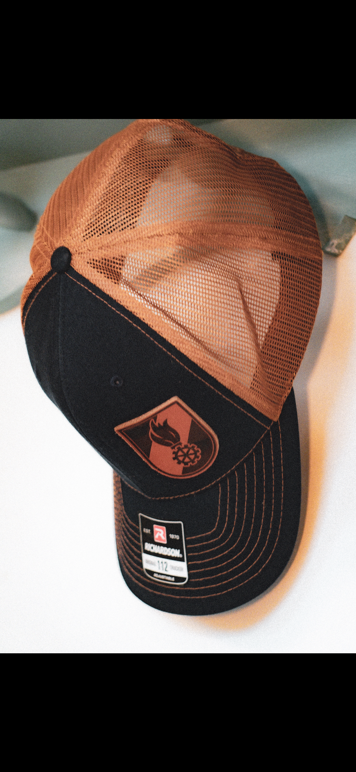 Richardson 112 in Caramel/Navy