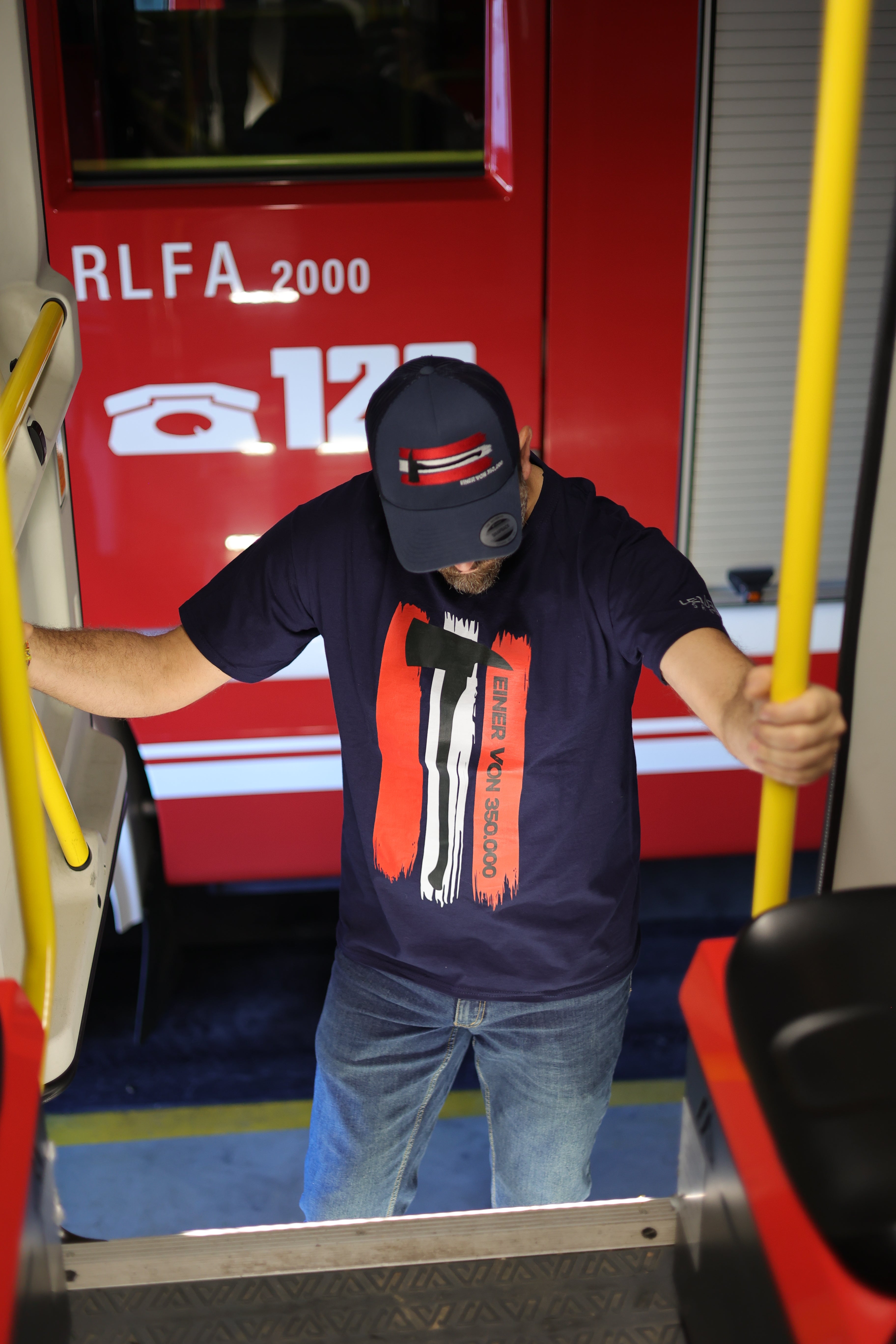 Einer von 350.000 T-Shirt